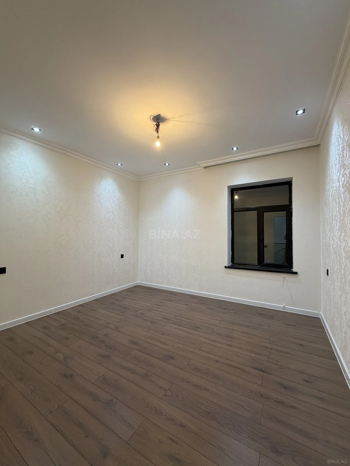 Satılır 5 otaqlı həyət evi 200 m²