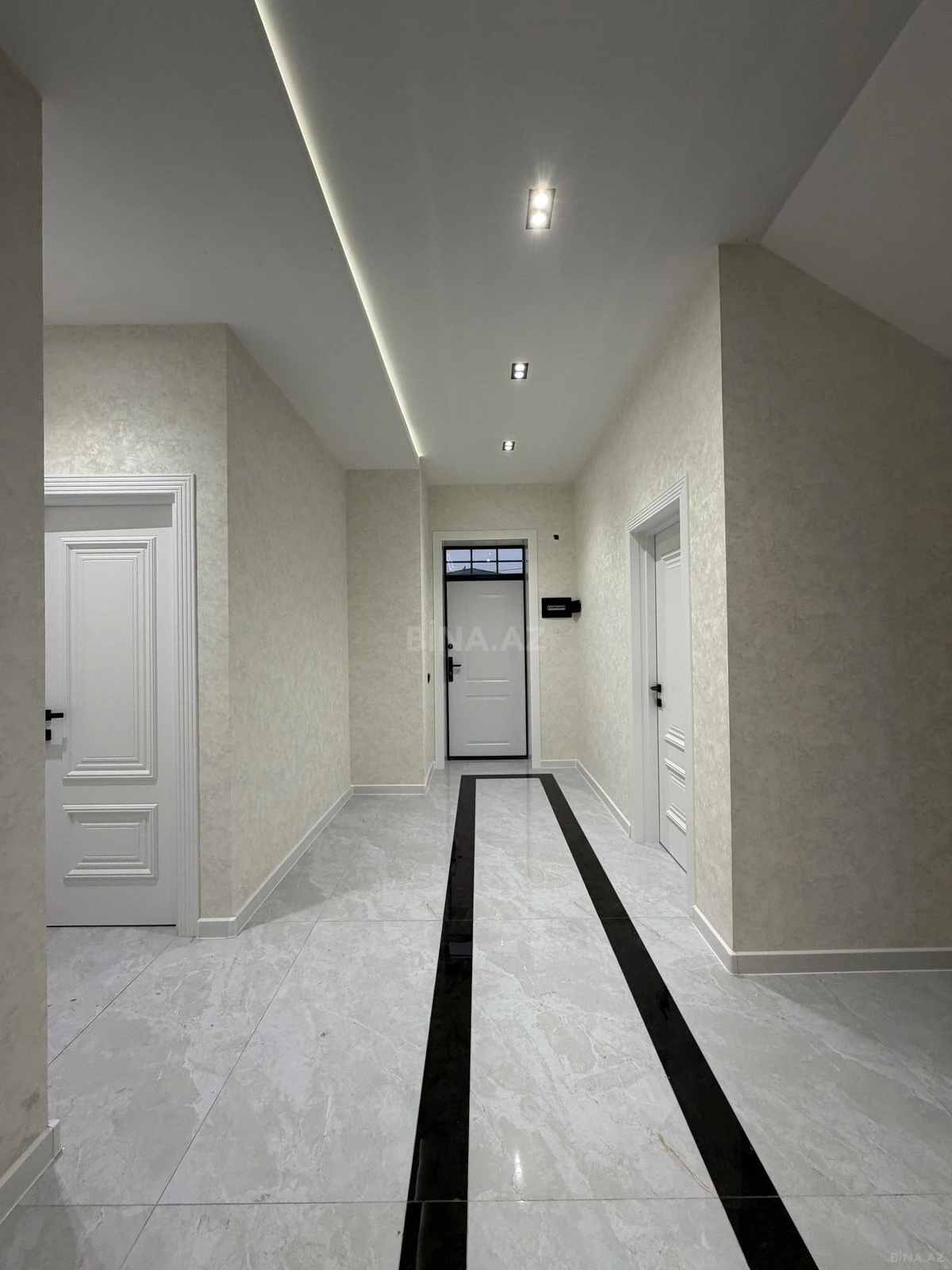 Satılır 5 otaqlı həyət evi 200 m²