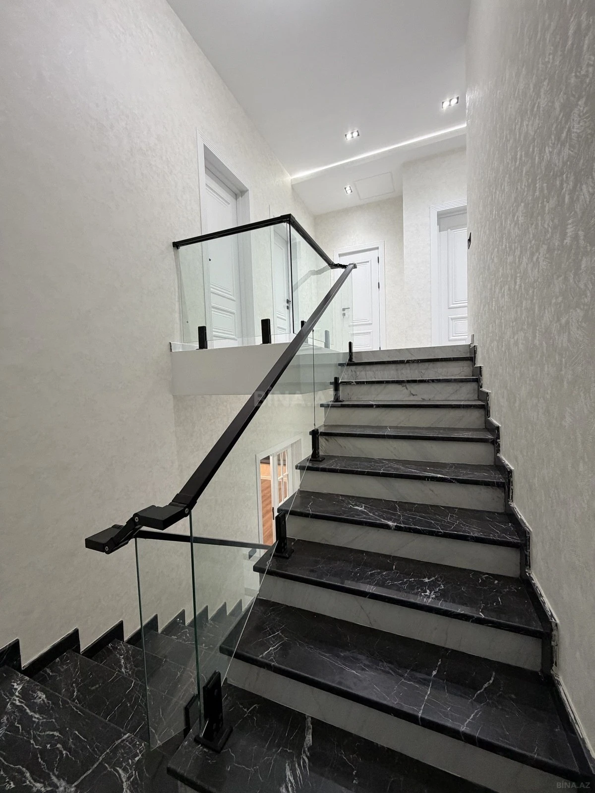 Satılır 5 otaqlı həyət evi 200 m²