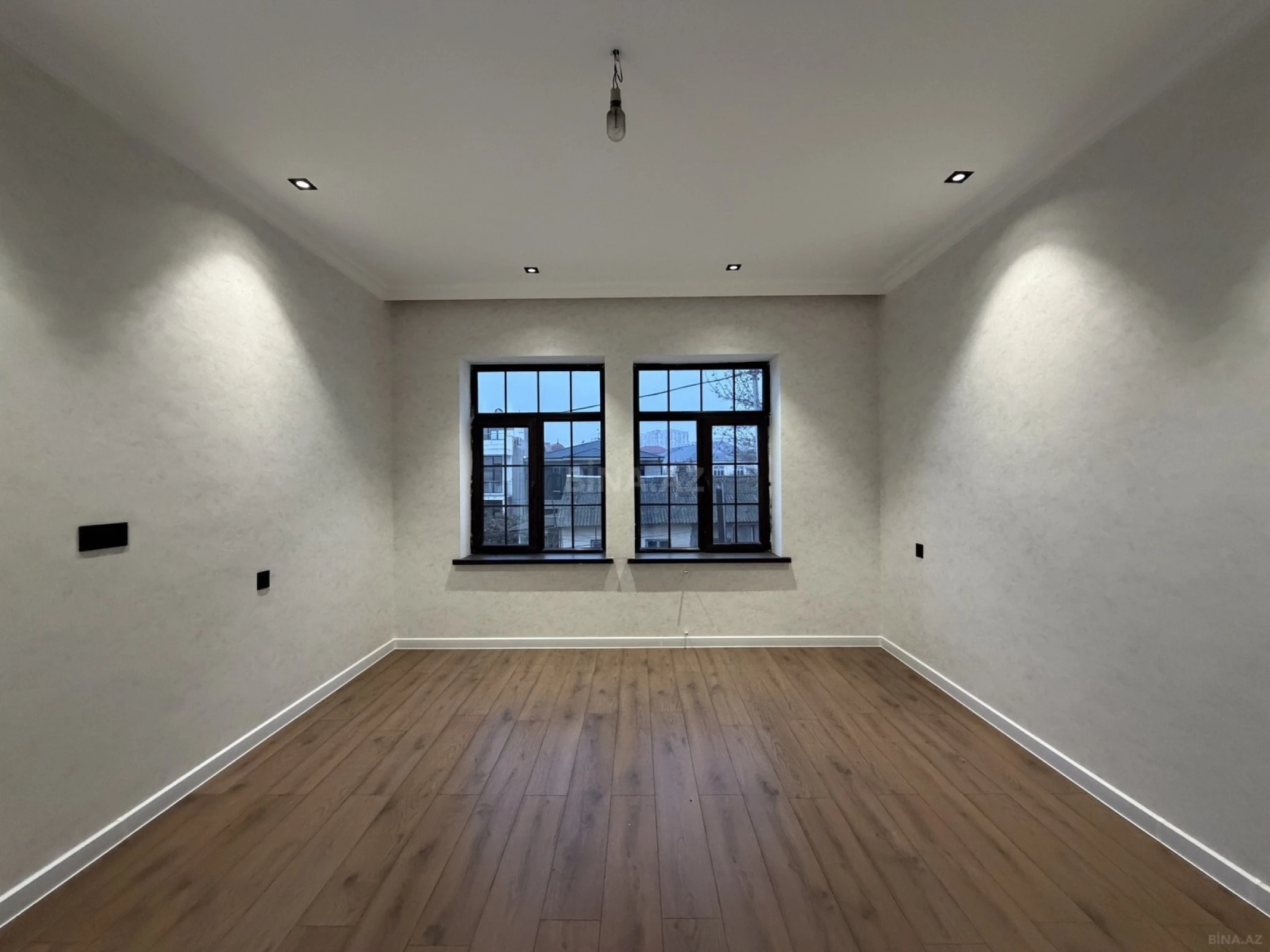 Satılır 5 otaqlı həyət evi 200 m²