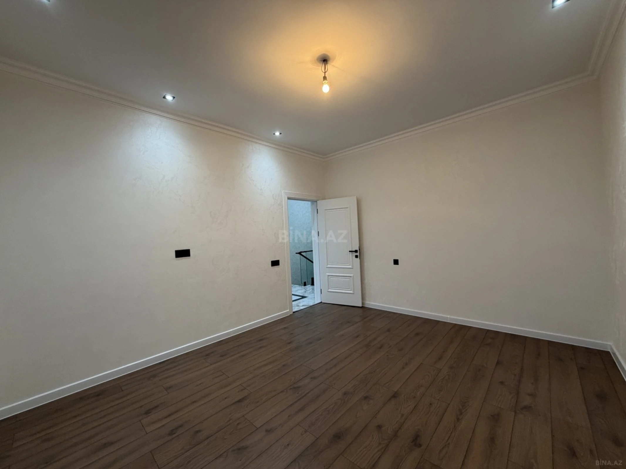 Satılır 5 otaqlı həyət evi 200 m²