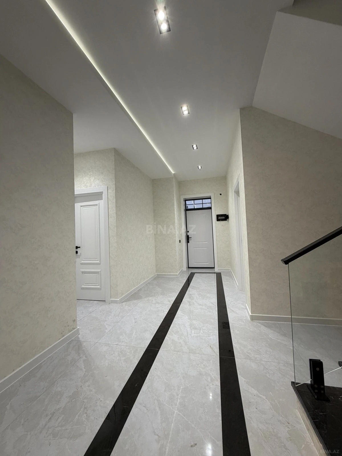 Satılır 5 otaqlı həyət evi 200 m²