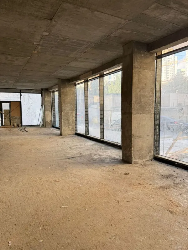 Satılır obyekt 327 m²