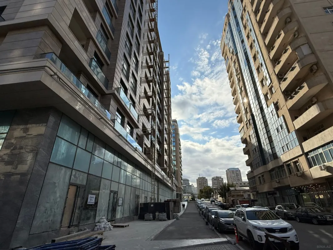 Satılır obyekt 327 m²