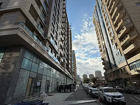 Satılır obyekt 327 m²