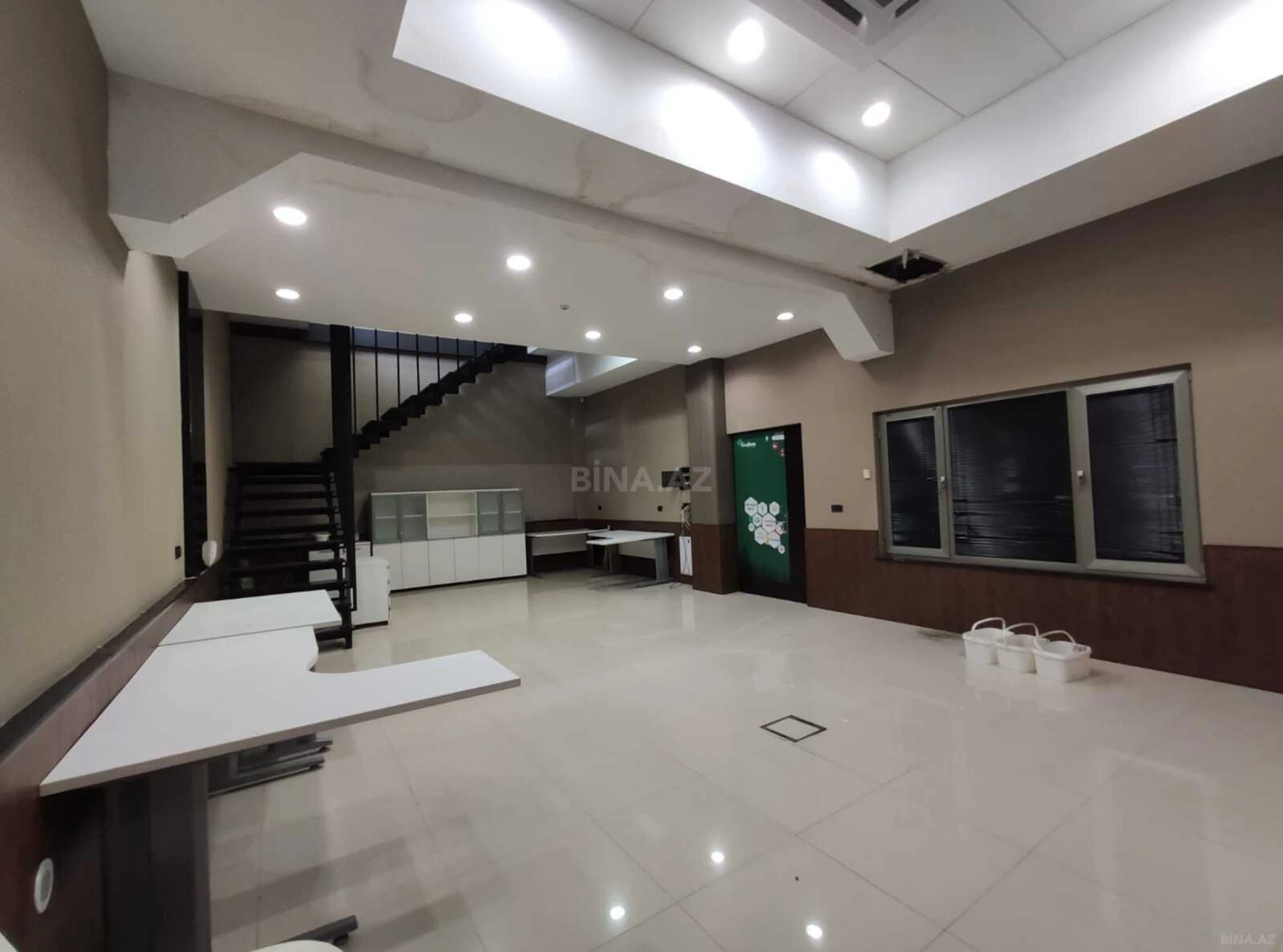 Kirayə verilir 5 otaqlı ofis 200 m²