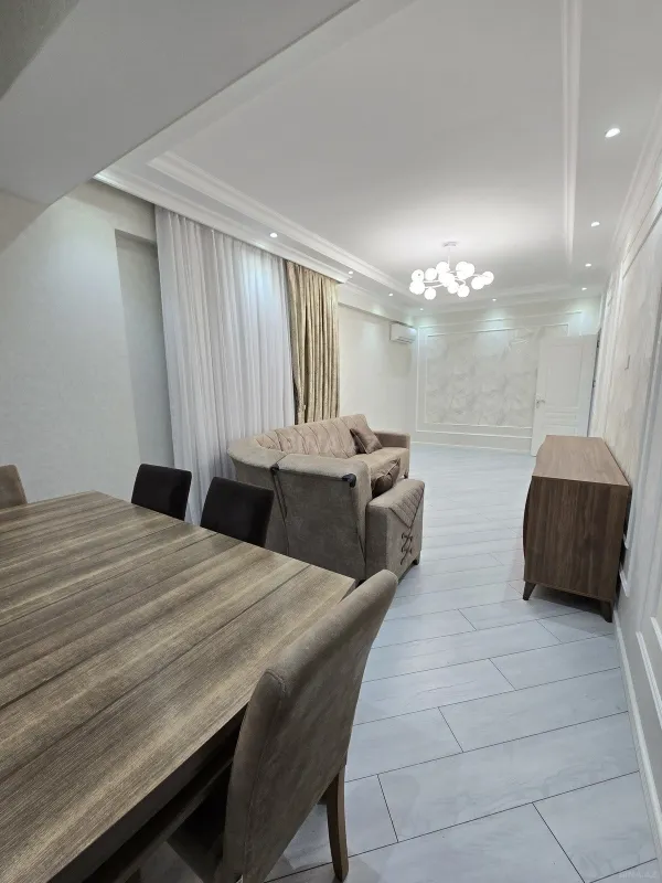 Kirayə verilir 2 otaqlı mənzil 90 m²