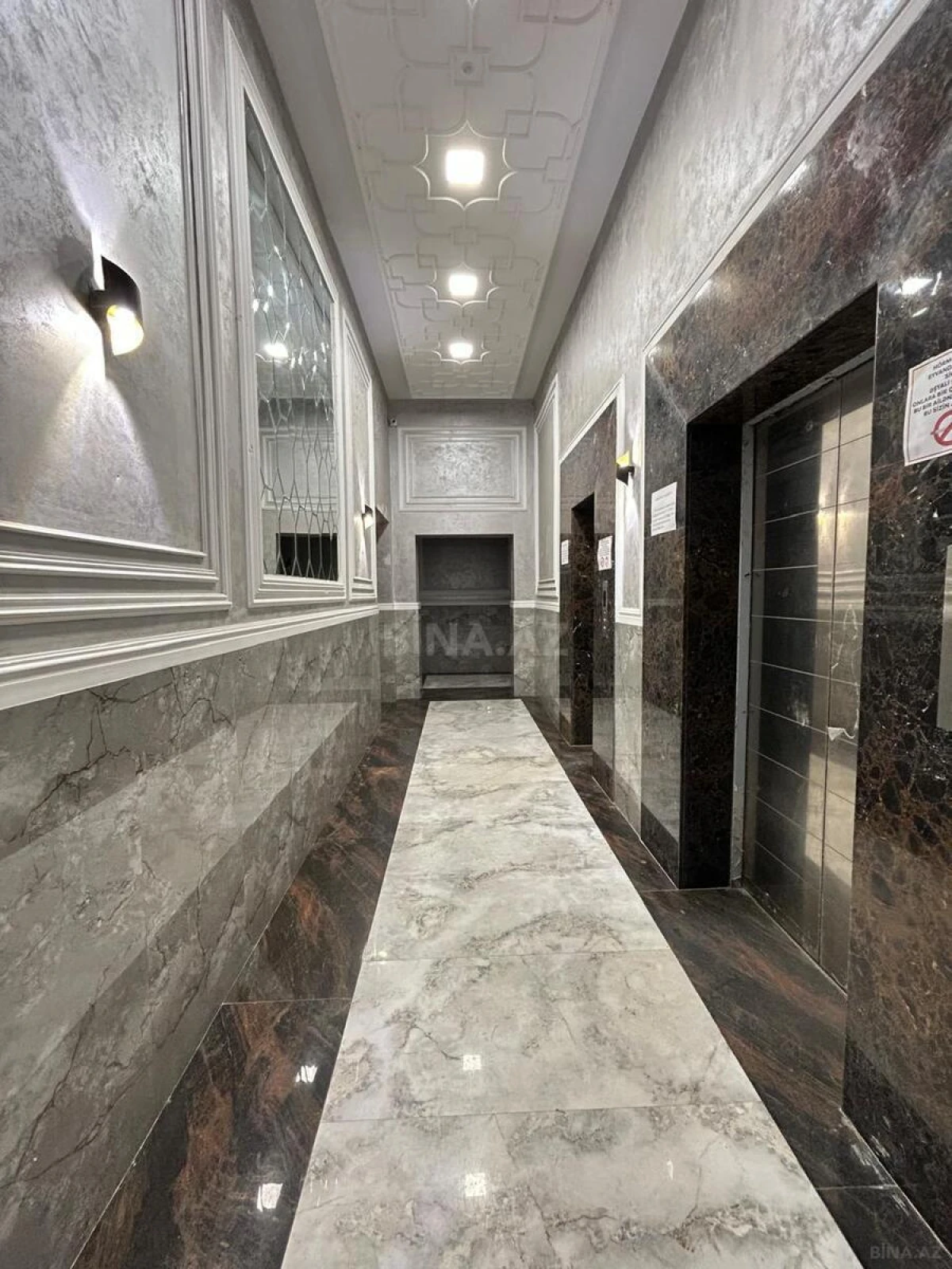 Satılır 4 otaqlı mənzil 205 m²