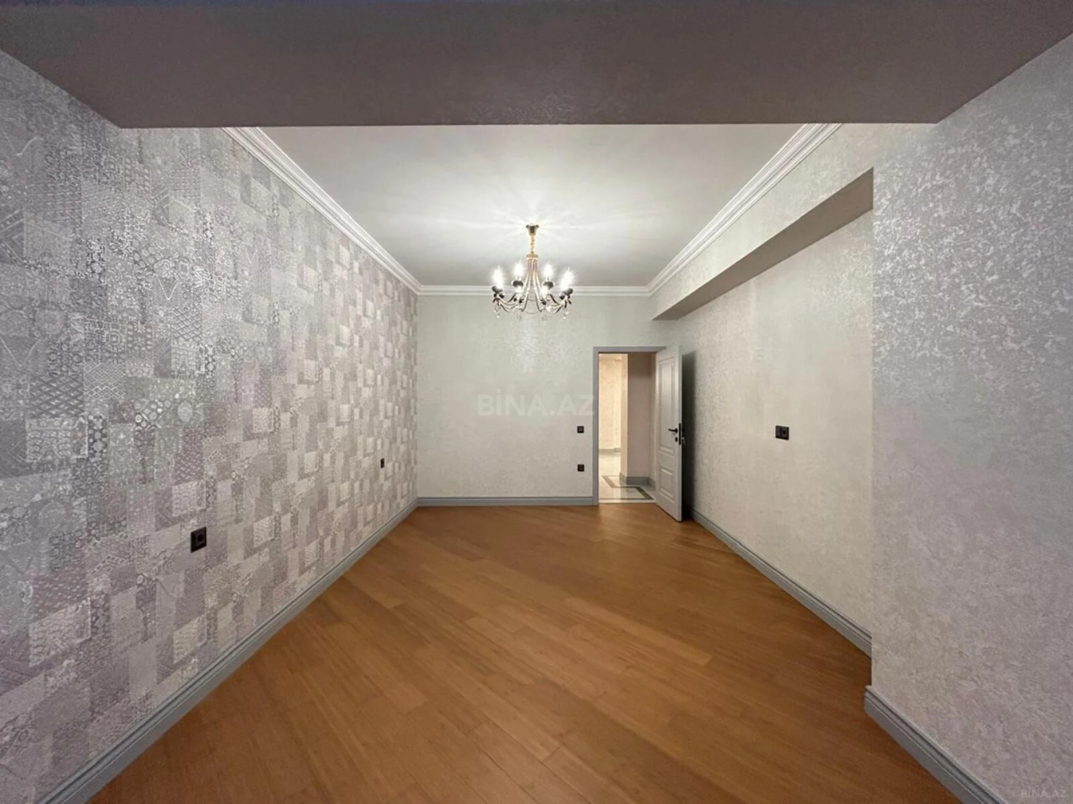 Satılır 4 otaqlı mənzil 205 m²