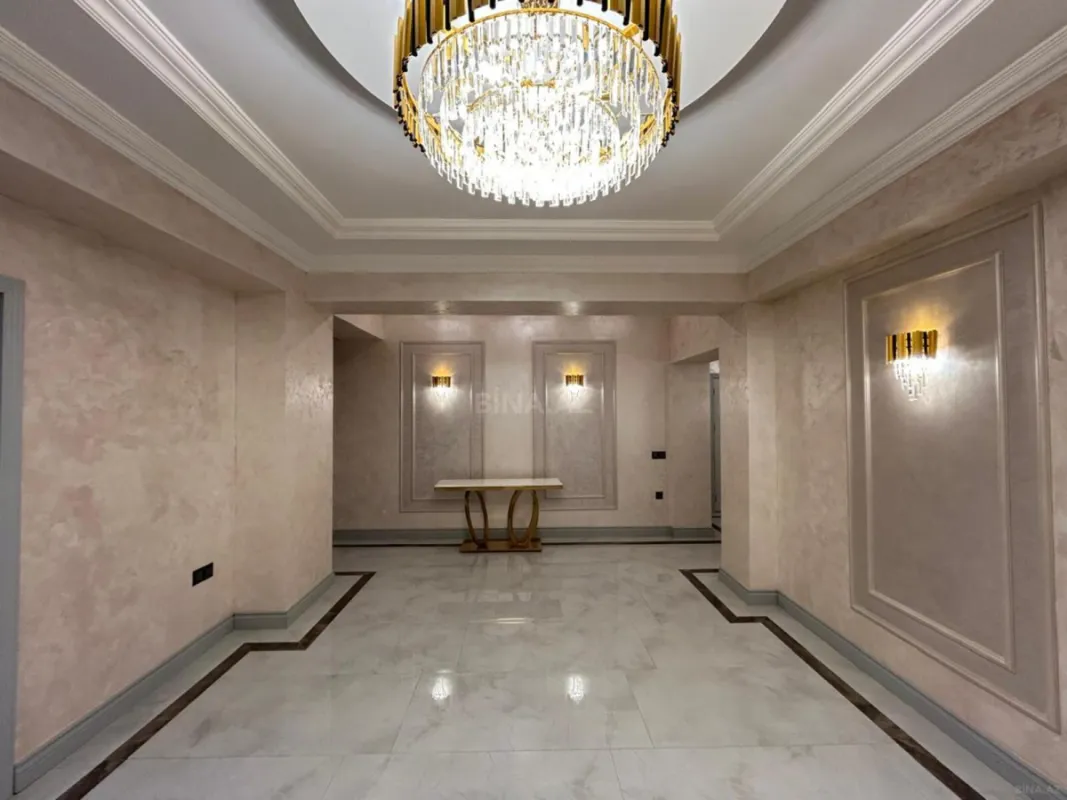Satılır 4 otaqlı mənzil 205 m²