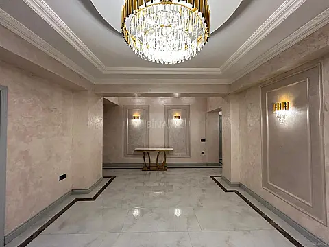 Satılır 4 otaqlı mənzil 205 m²