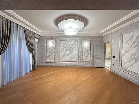 Satılır 4 otaqlı mənzil 205 m²