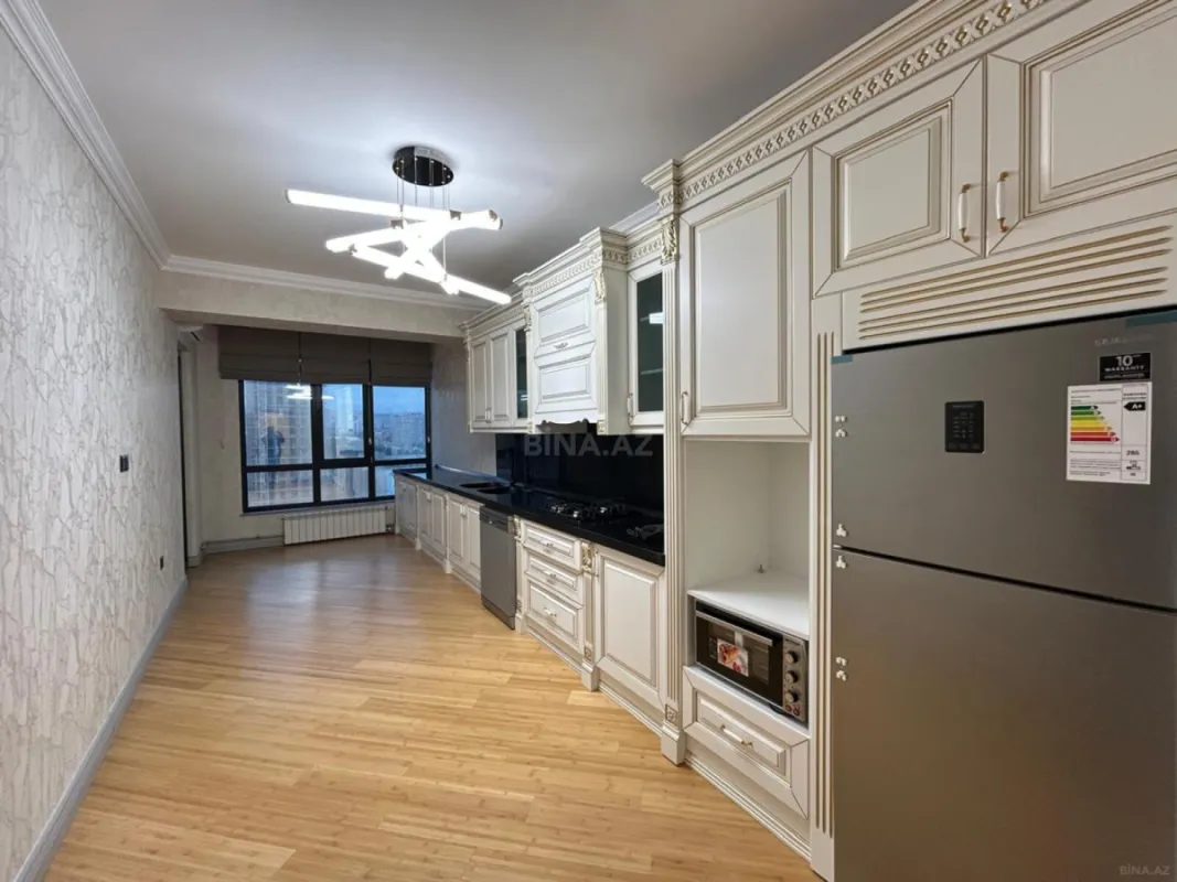 Satılır 4 otaqlı mənzil 205 m²