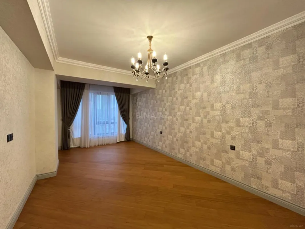 Satılır 4 otaqlı mənzil 205 m²