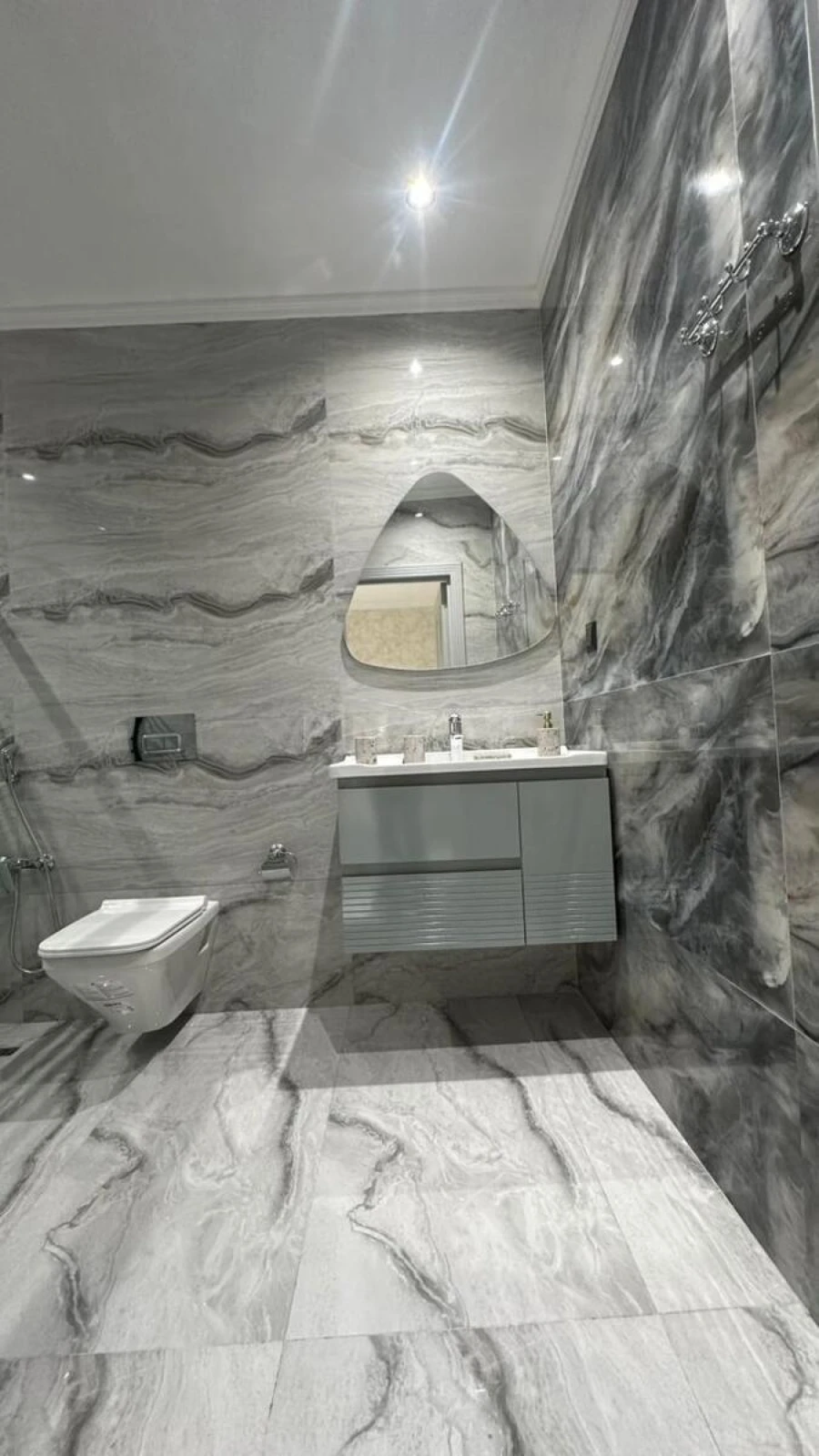 Satılır 2 otaqlı mənzil 78 m²