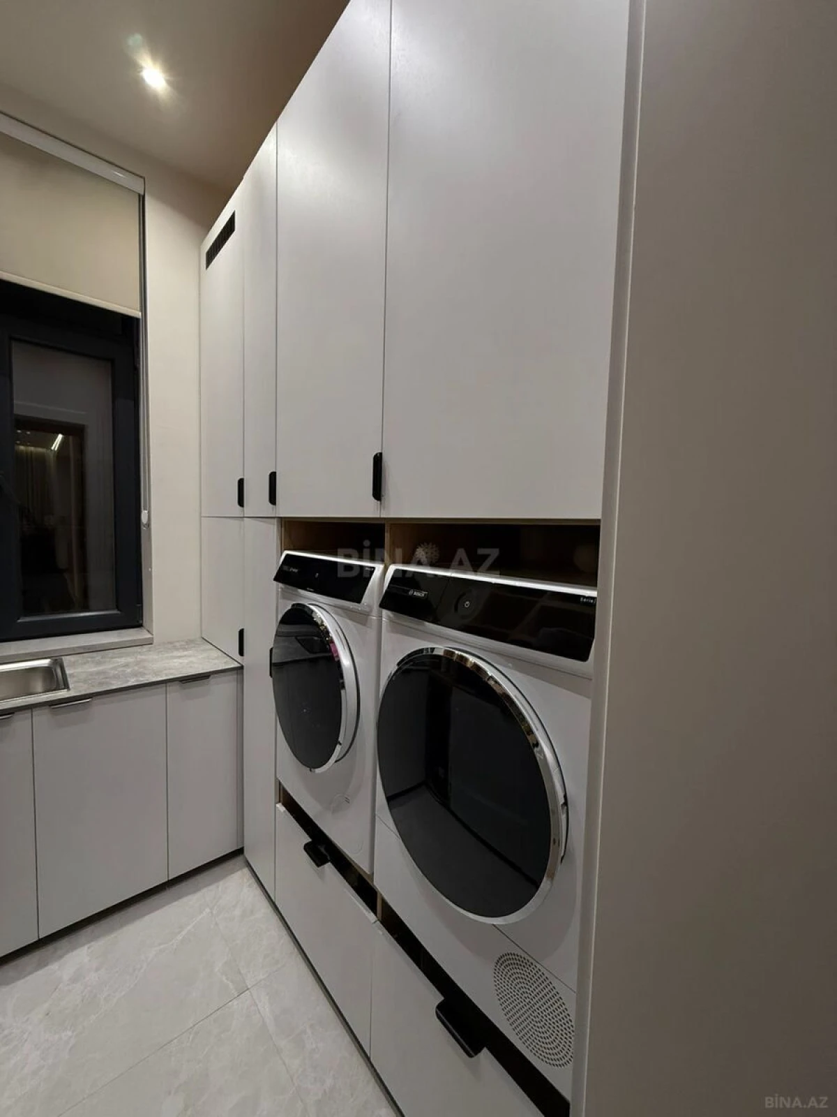 Satılır 5 otaqlı həyət evi 240 m²