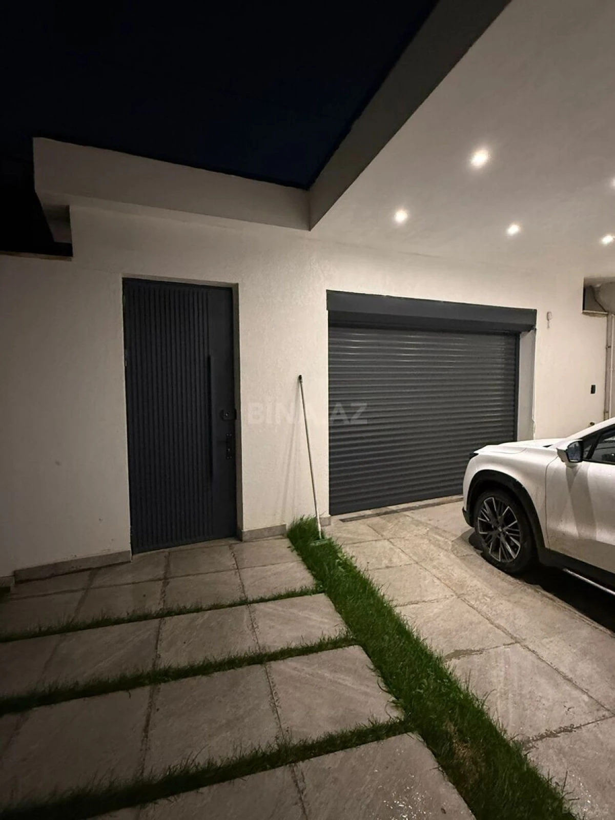 Satılır 5 otaqlı həyət evi 240 m²