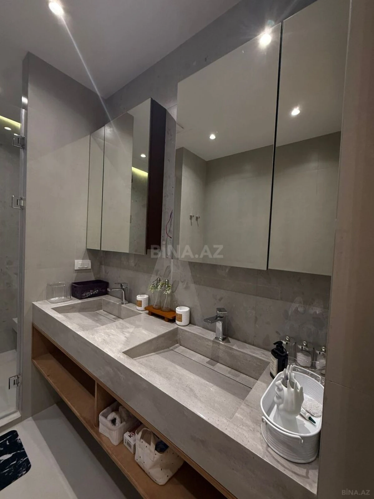 Satılır 5 otaqlı həyət evi 240 m²