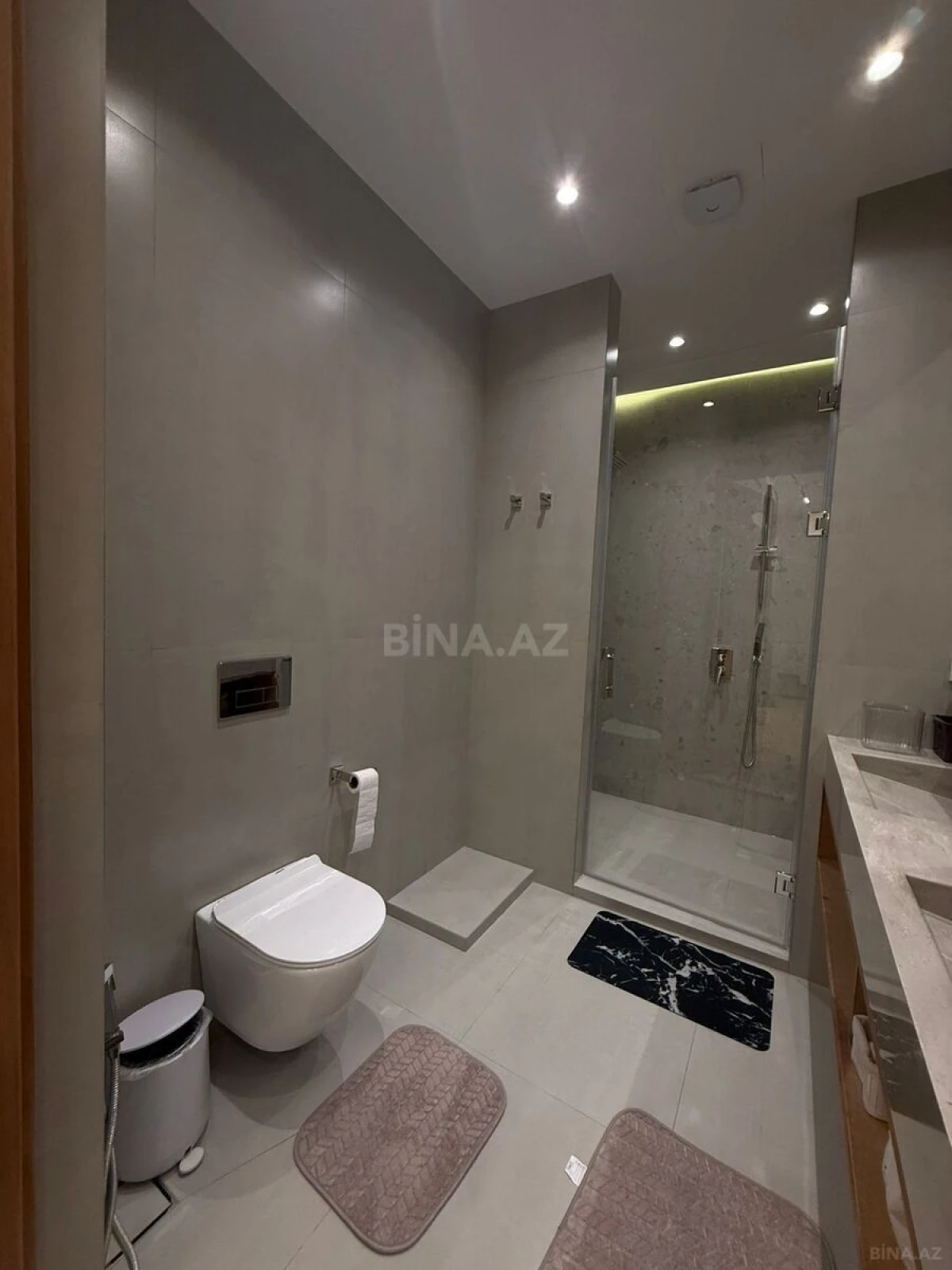 Satılır 5 otaqlı həyət evi 240 m²