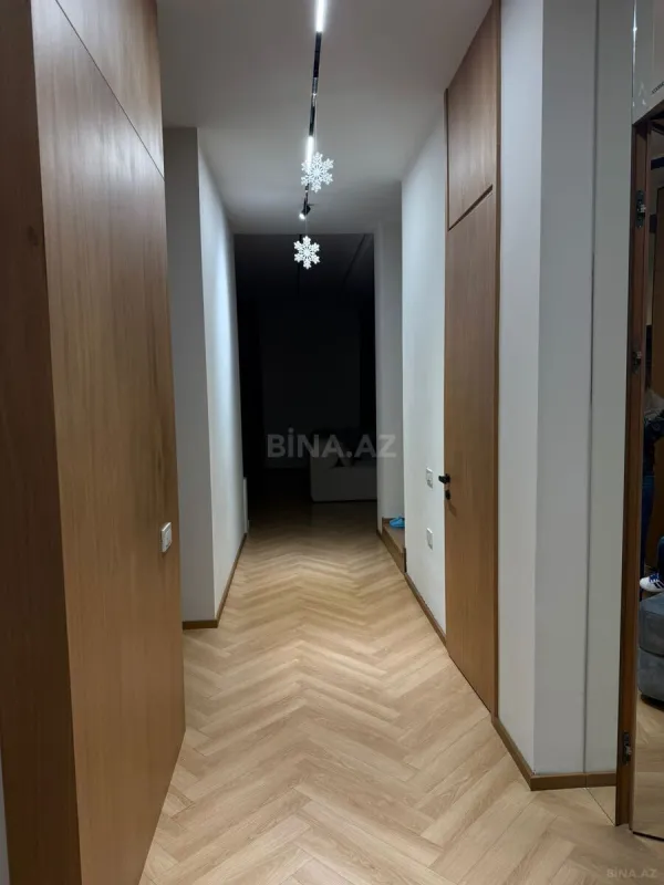 Satılır 5 otaqlı həyət evi 240 m²