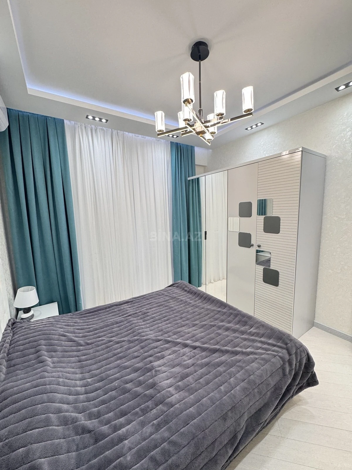 Kirayə verilir 2 otaqlı mənzil 70 m²