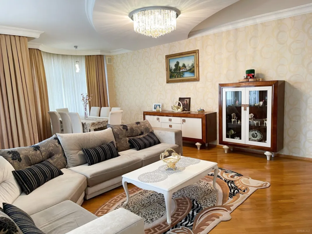 Satılır 3 otaqlı mənzil 150 m²