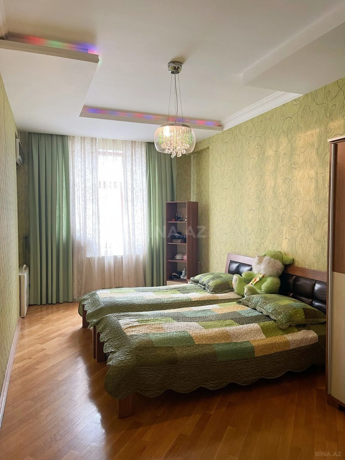 Satılır 3 otaqlı mənzil 150 m²