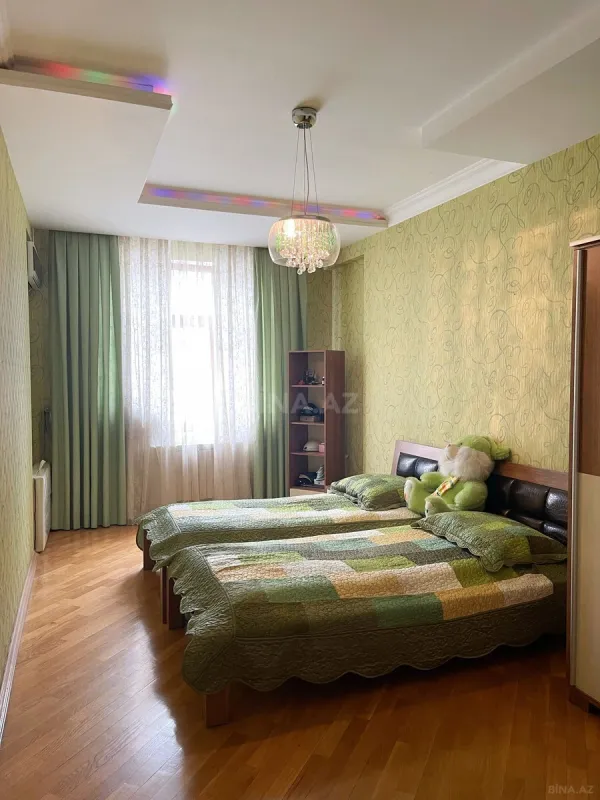 Satılır 3 otaqlı mənzil 150 m²