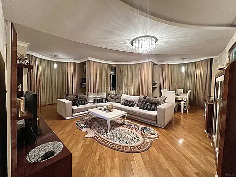 Satılır 3 otaqlı mənzil 150 m²