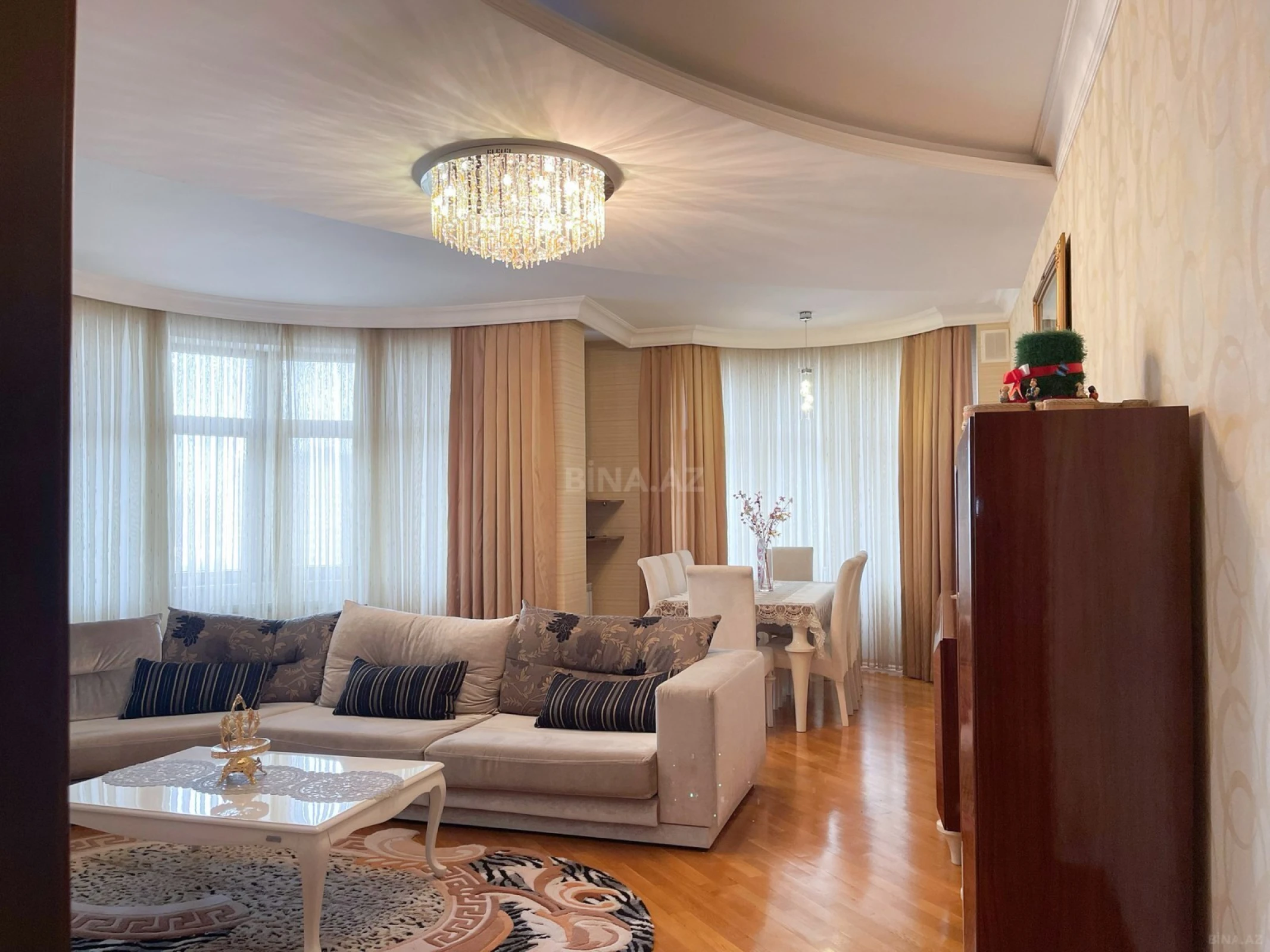 Satılır 3 otaqlı mənzil 150 m²