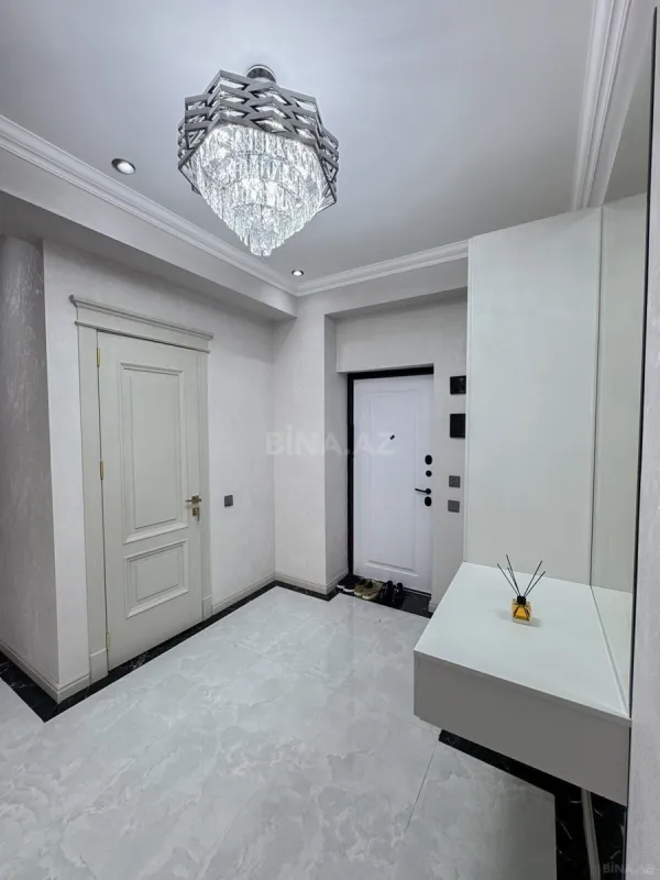 Satılır 3 otaqlı mənzil 140 m²