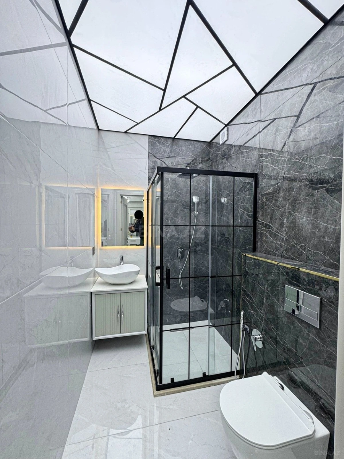 Satılır 3 otaqlı mənzil 140 m²