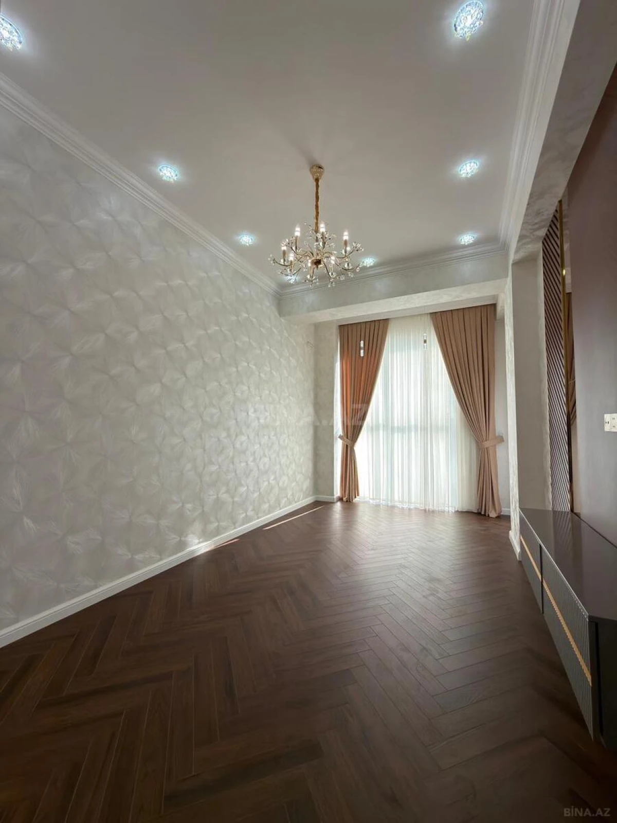 Satılır 2 otaqlı mənzil 76 m²