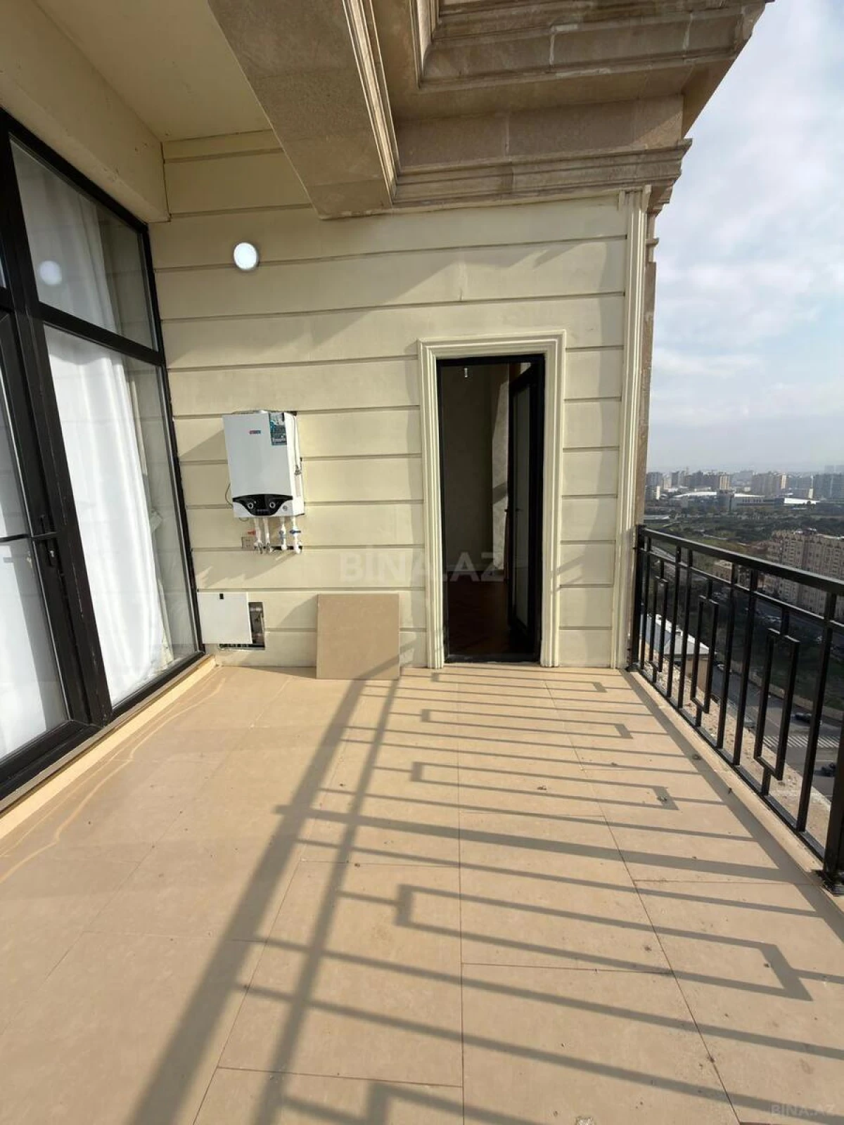 Satılır 2 otaqlı mənzil 76 m²