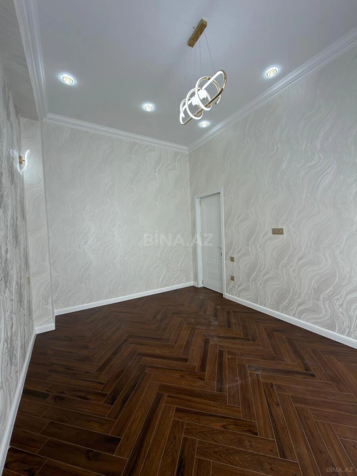 Satılır 2 otaqlı mənzil 76 m²