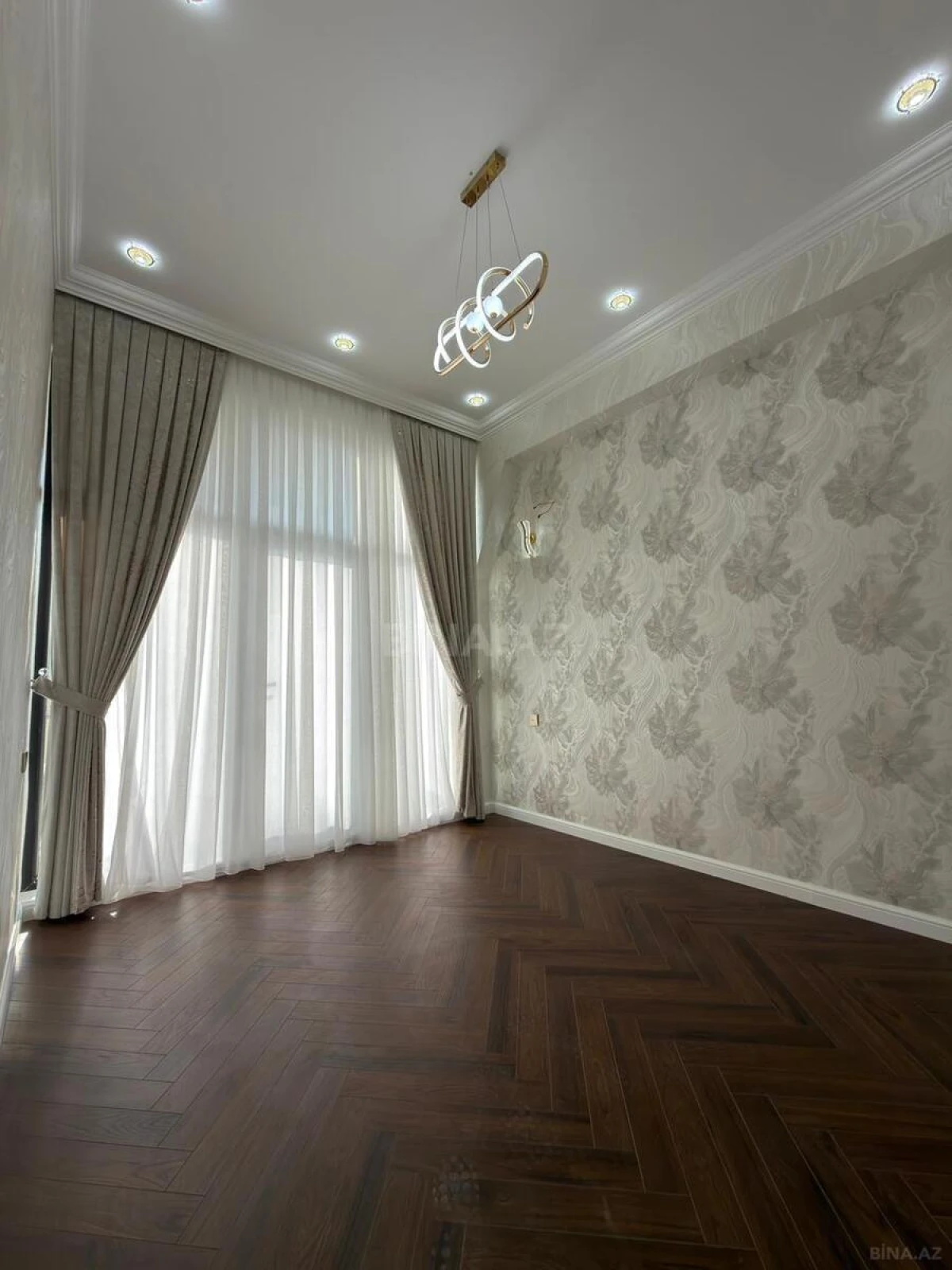 Satılır 2 otaqlı mənzil 76 m²