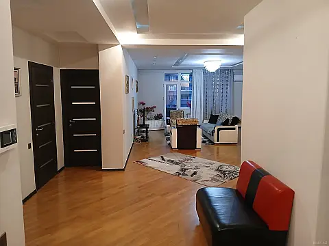 Kirayə verilir 3 otaqlı mənzil 140 m²