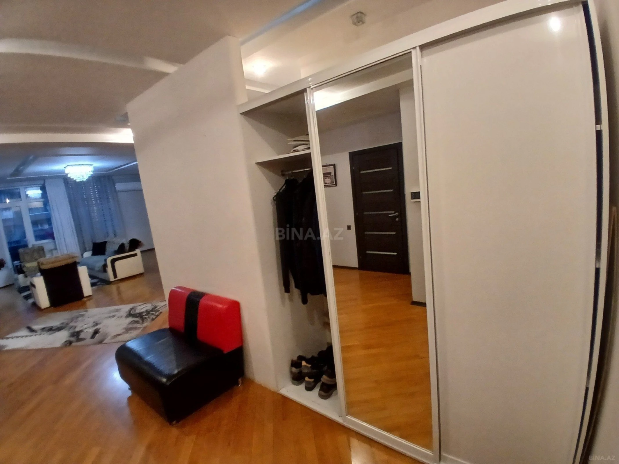 Kirayə verilir 3 otaqlı mənzil 140 m²