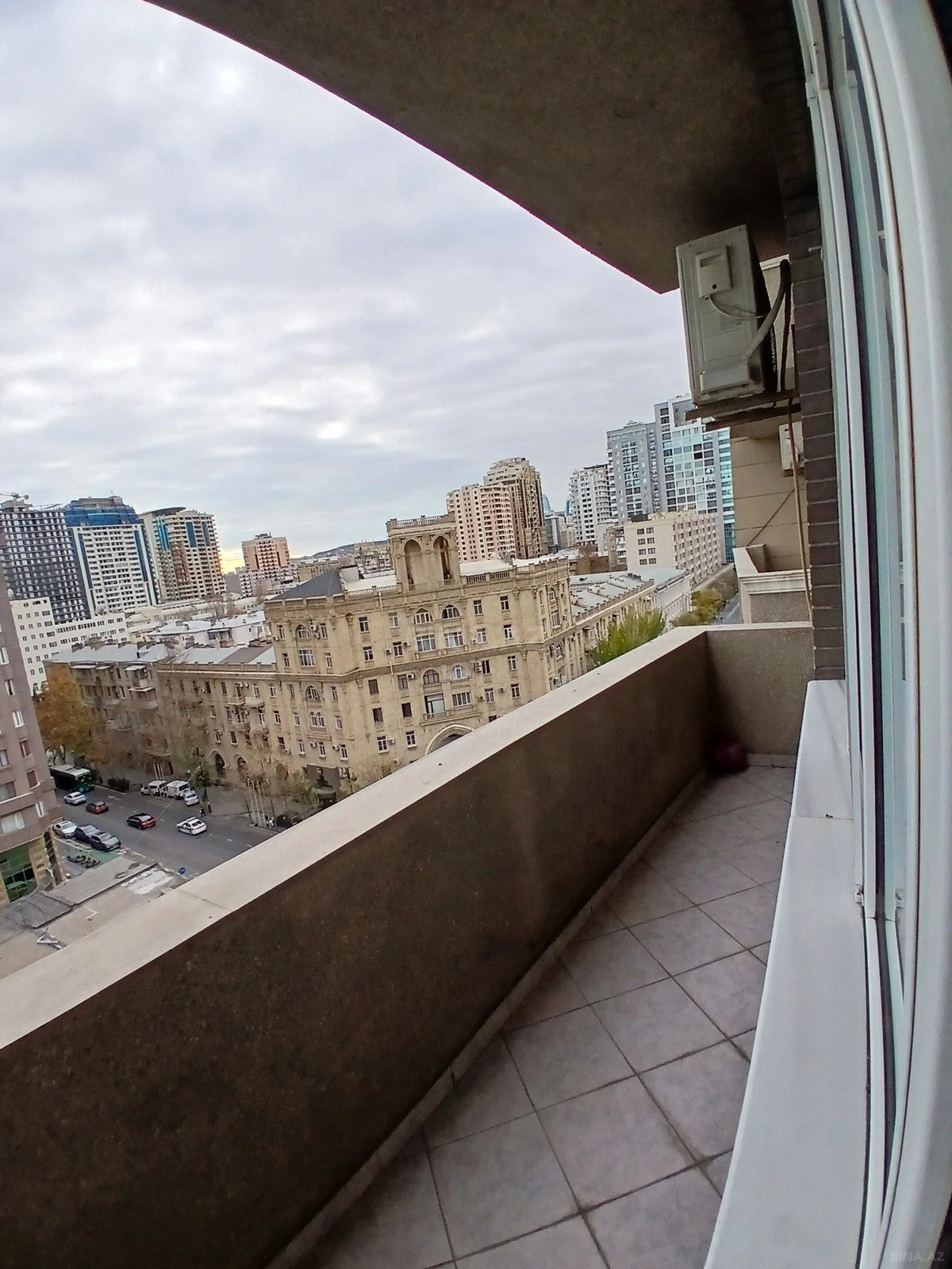 Kirayə verilir 3 otaqlı mənzil 140 m²