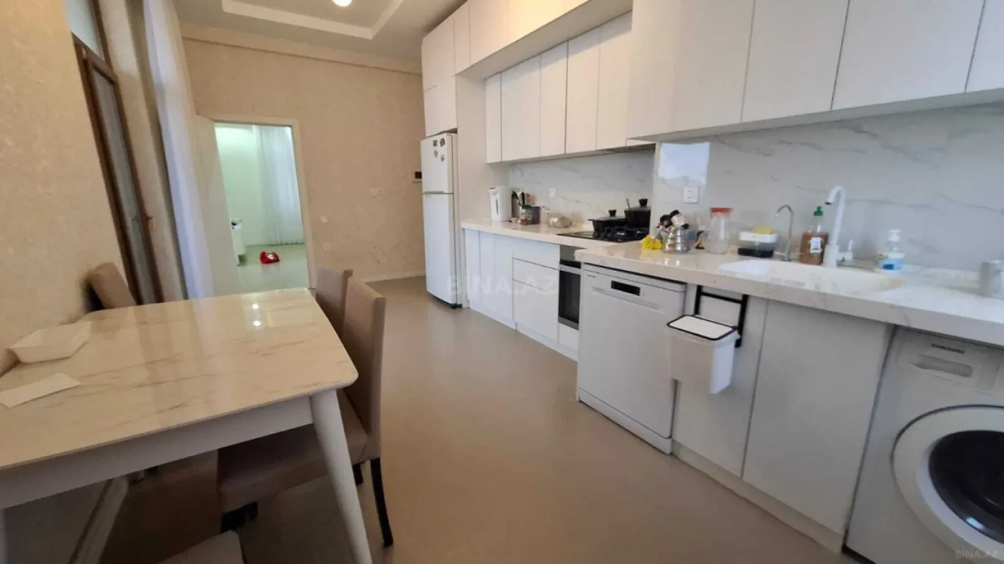 Satılır 3 otaqlı mənzil 123 m²