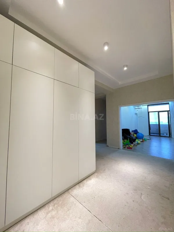 Satılır 3 otaqlı mənzil 123 m²