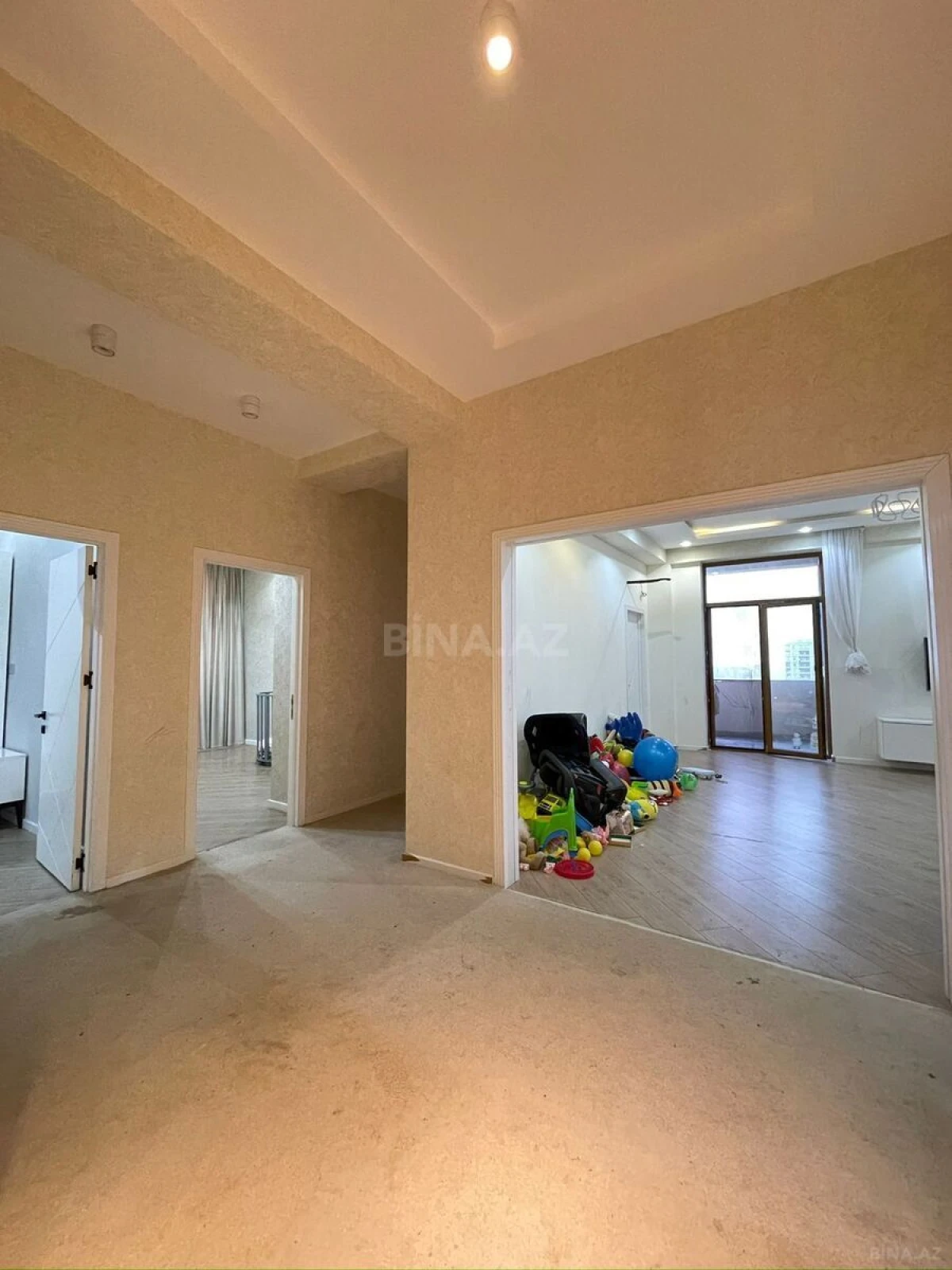 Satılır 3 otaqlı mənzil 123 m²
