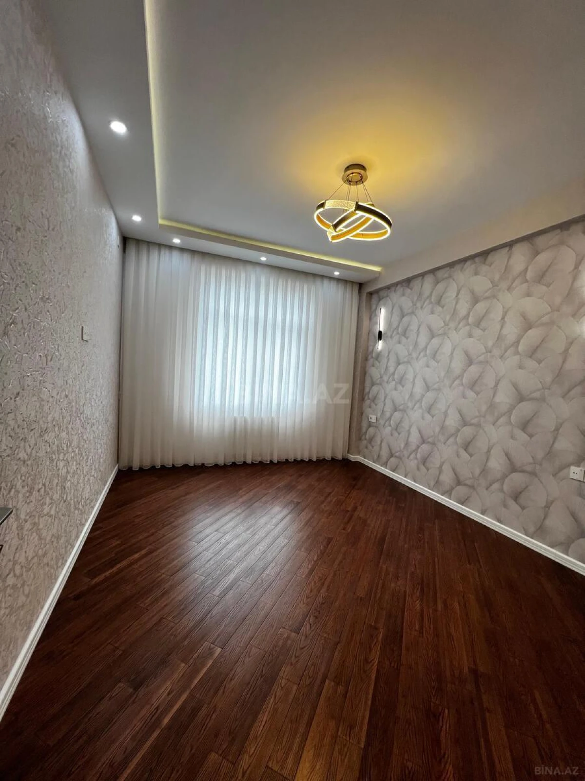 Satılır 3 otaqlı mənzil 116 m²