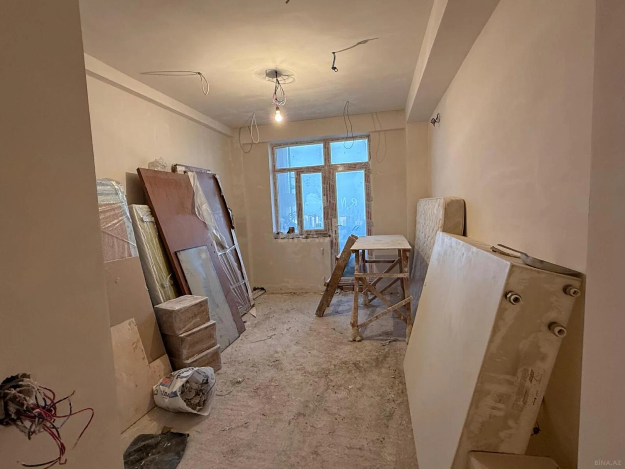 Satılır 3 otaqlı mənzil 155 m²