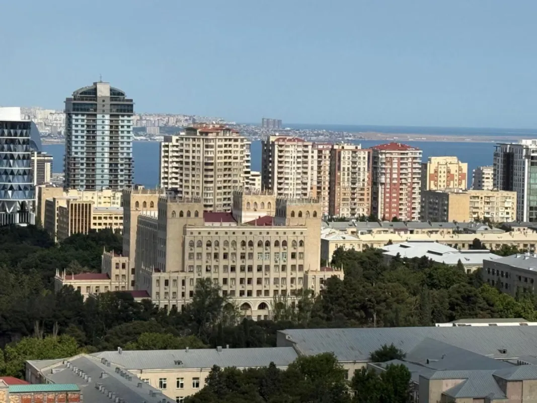 Satılır 3 otaqlı mənzil 155 m²