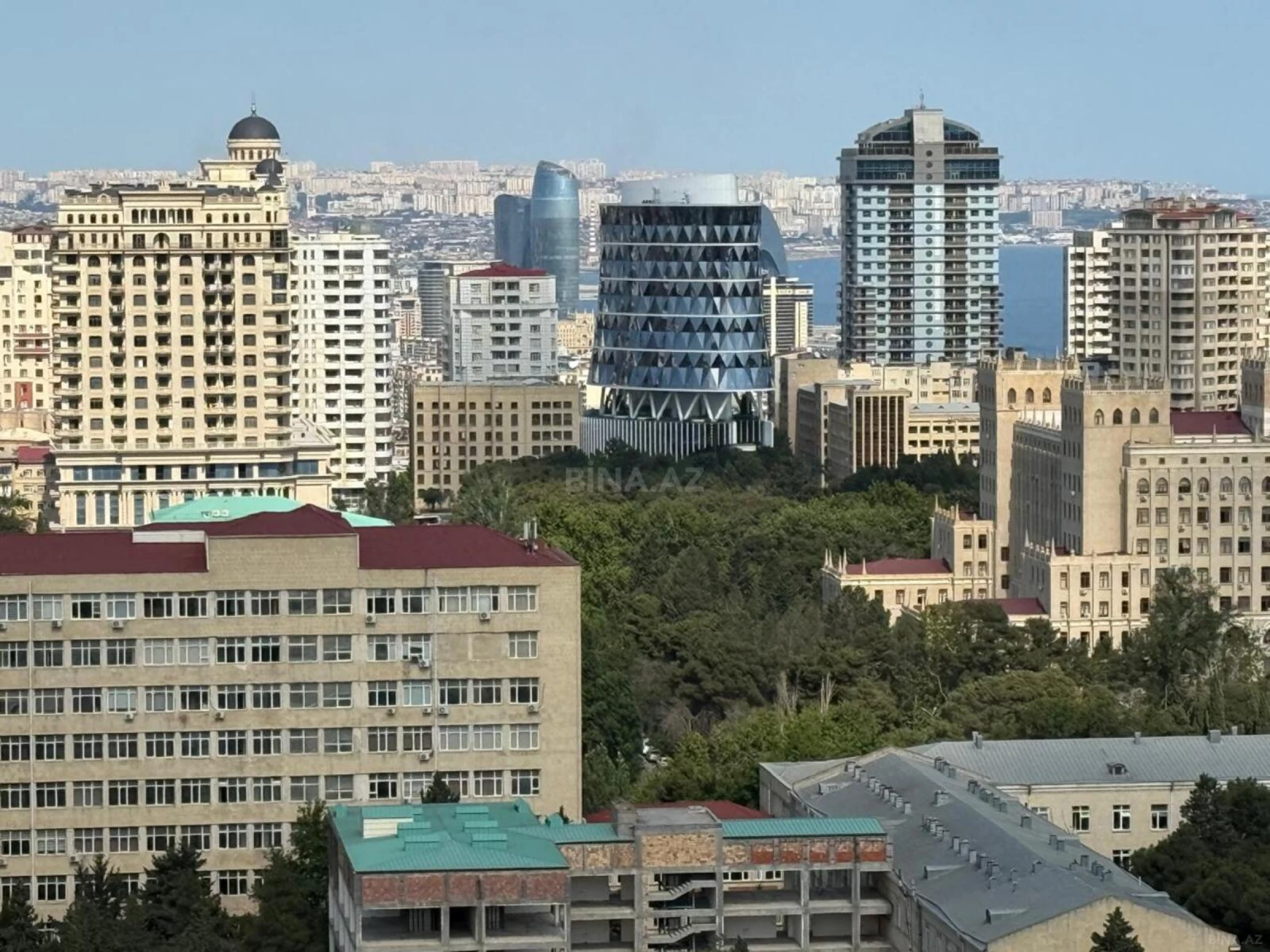 Satılır 3 otaqlı mənzil 155 m²