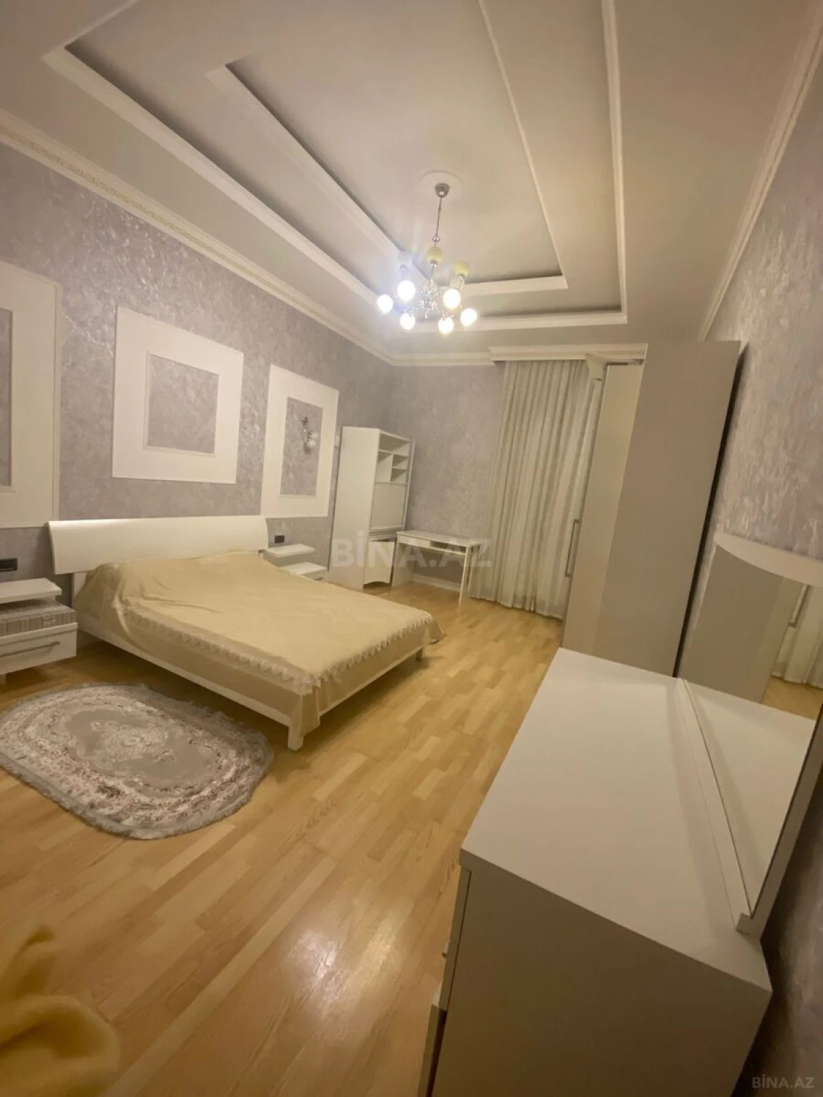 Kirayə verilir 4 otaqlı mənzil 230 m²
