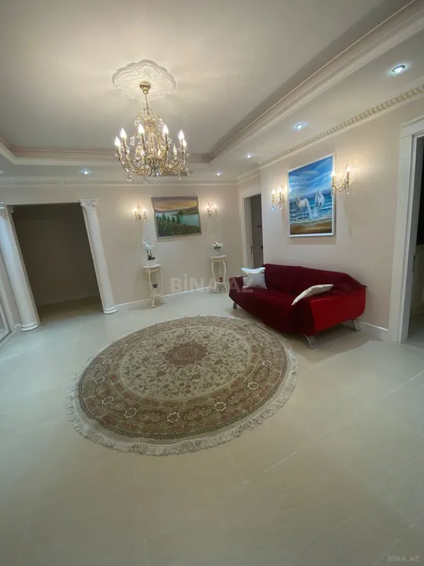 Kirayə verilir 4 otaqlı mənzil 230 m²