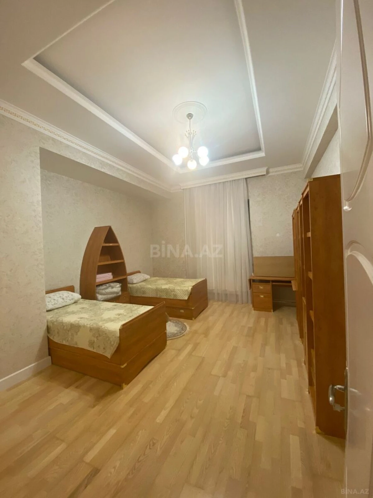 Kirayə verilir 4 otaqlı mənzil 230 m²