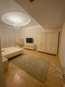 Kirayə verilir 4 otaqlı mənzil 230 m²
